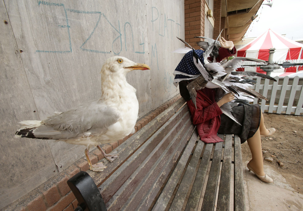 banksy-dismaland-disneyland-art